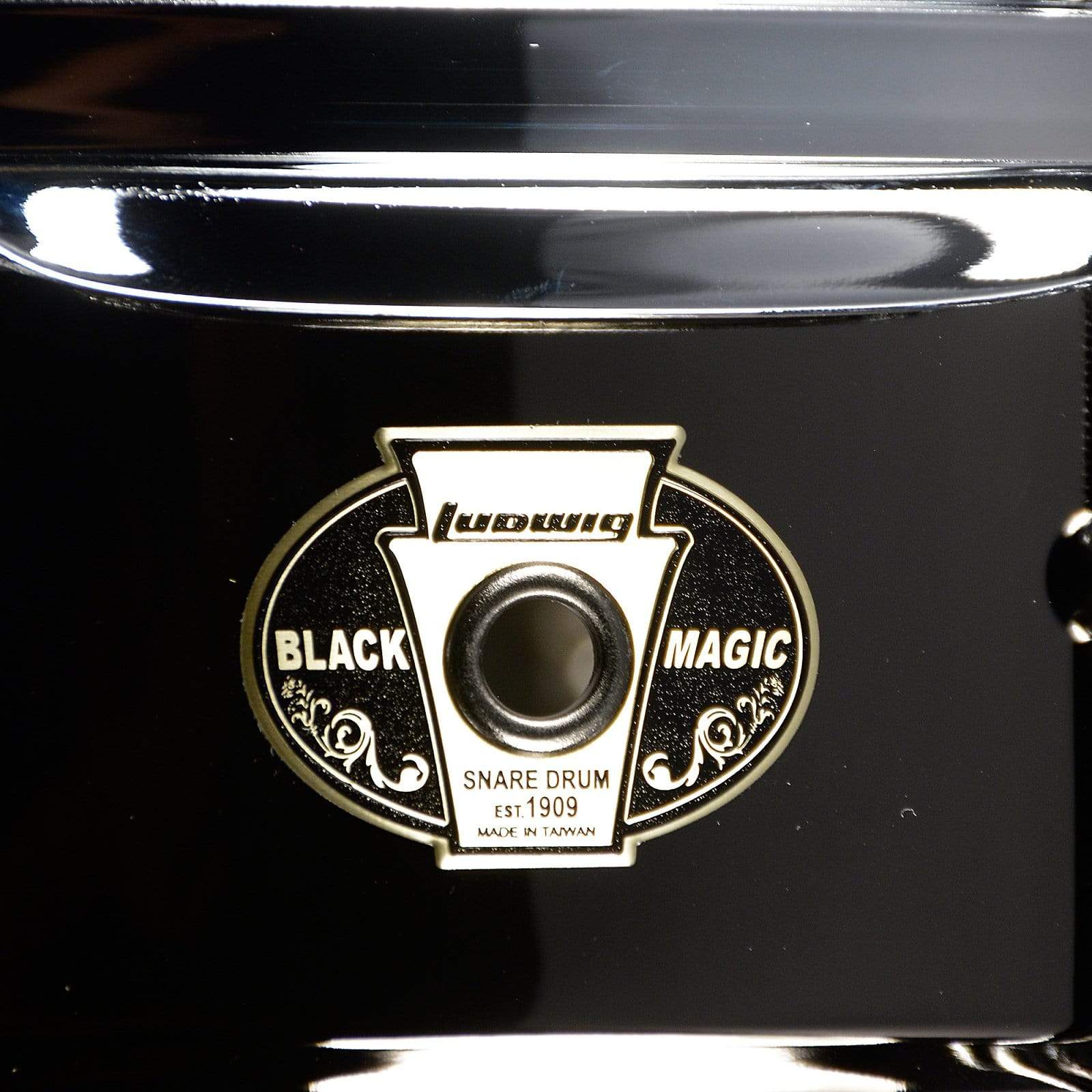 Ludwig 6.5x14 Black Magic Snare Drum w/Chrome Hdw Drums and Percussion / Acoustic Drums / Snare