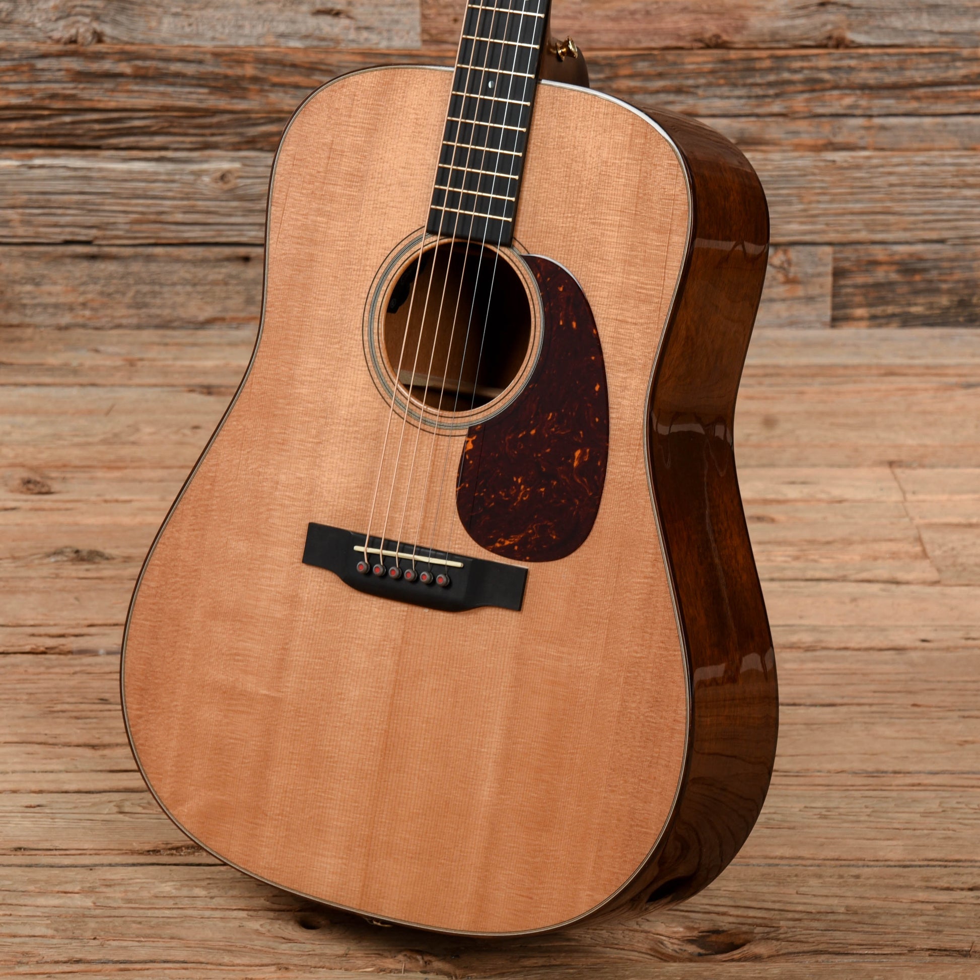 Martin D-18E Modern Deluxe Natural w/Fishman Aura VT Blend Acoustic Guitars / Dreadnought