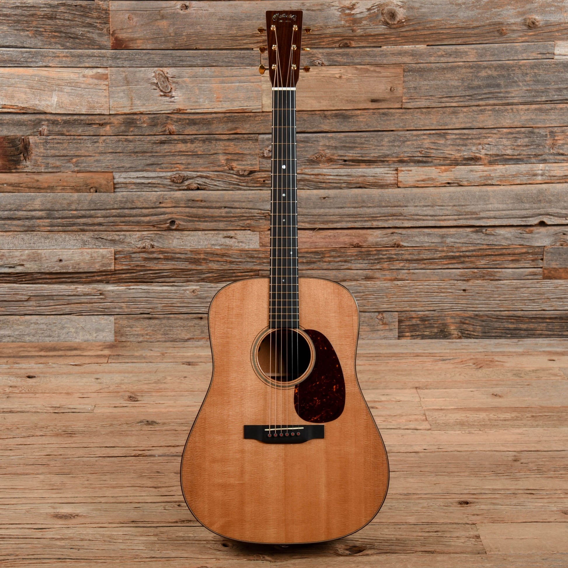 Martin D-18E Modern Deluxe Natural w/Fishman Aura VT Blend Acoustic Guitars / Dreadnought