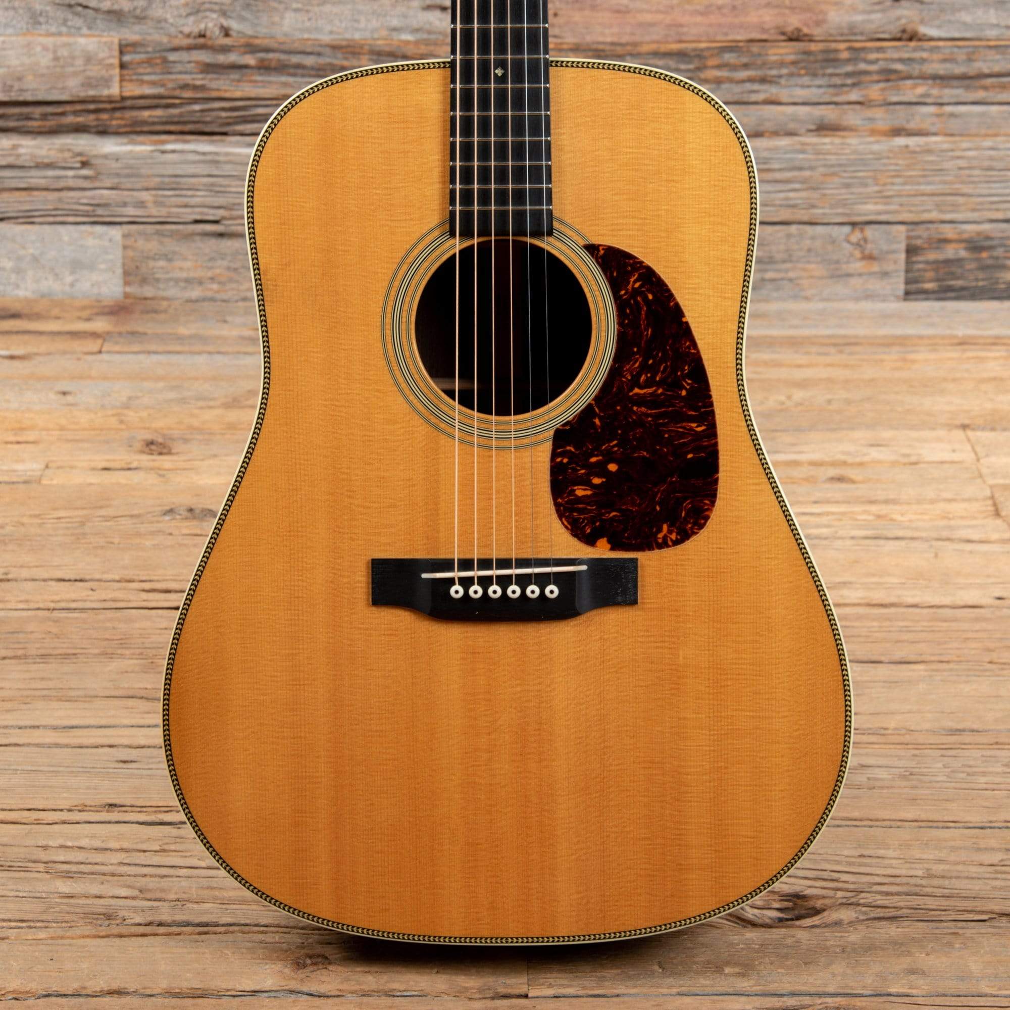 Martin hd 28 v best sale