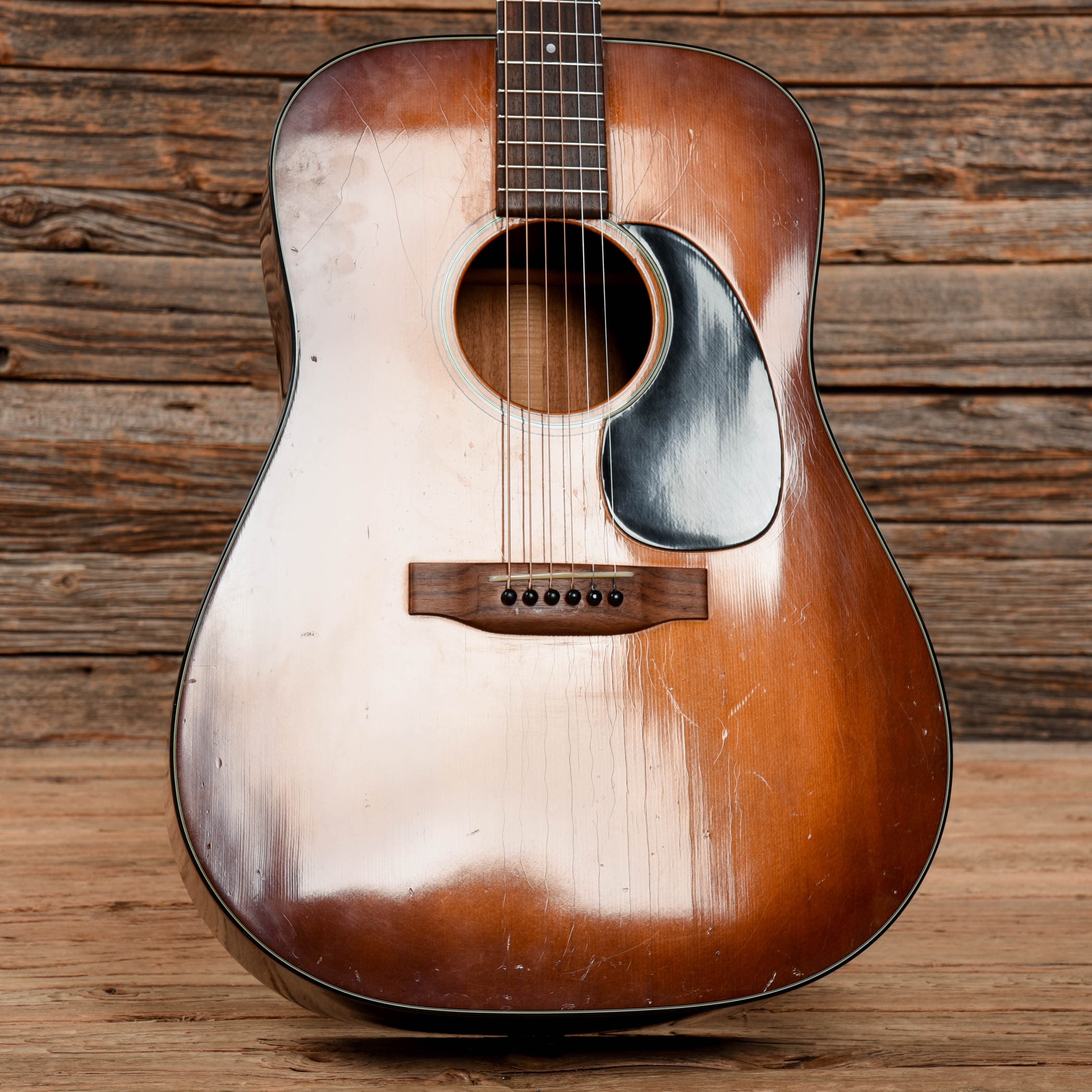 Martin D-18 Sunburst 1977 – Chicago Music Exchange