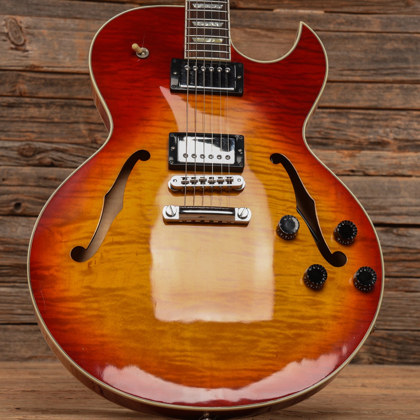 Gibson ES-137 Classic Cherry Sunburst 2002