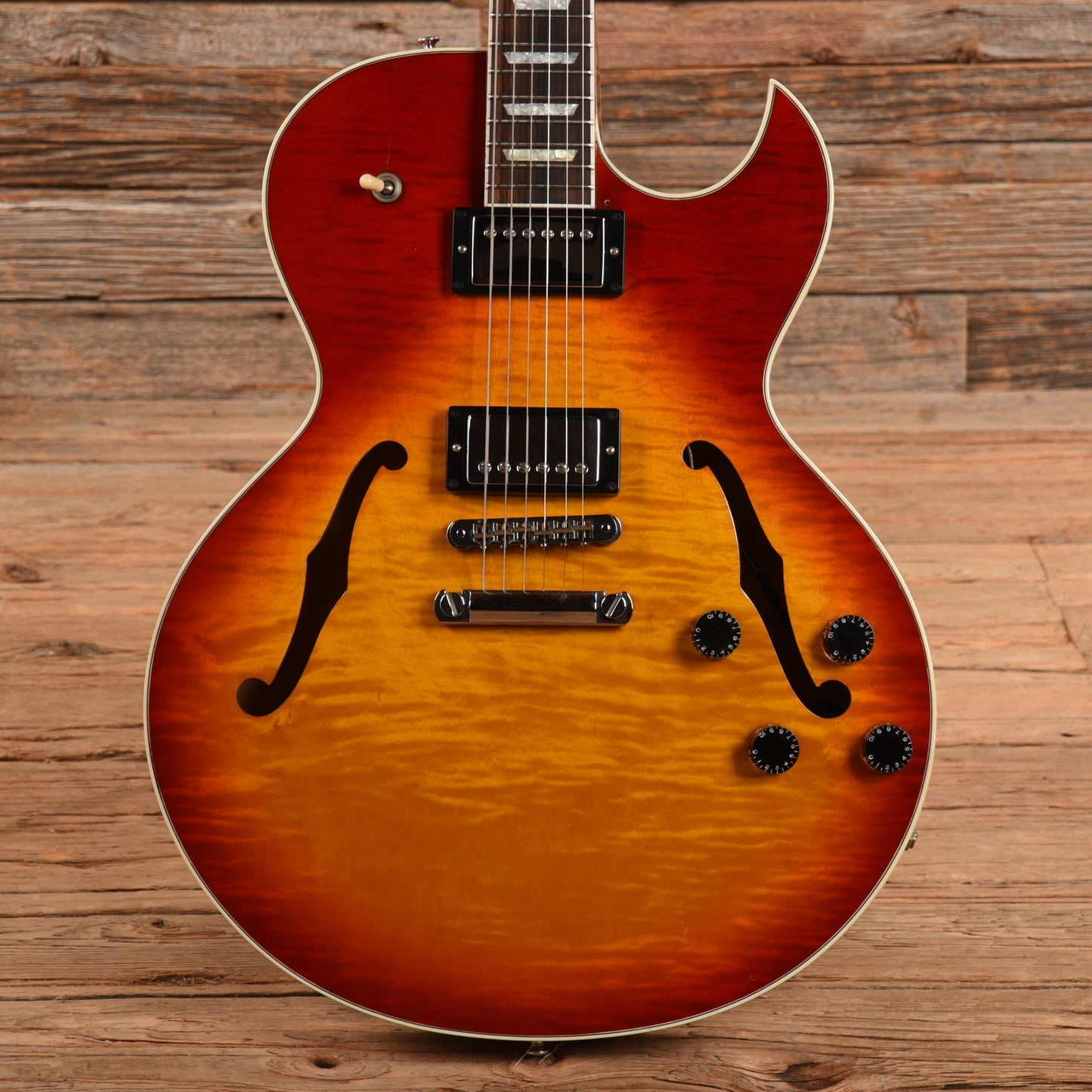 Gibson ES-137 Classic Cherry Sunburst 2002