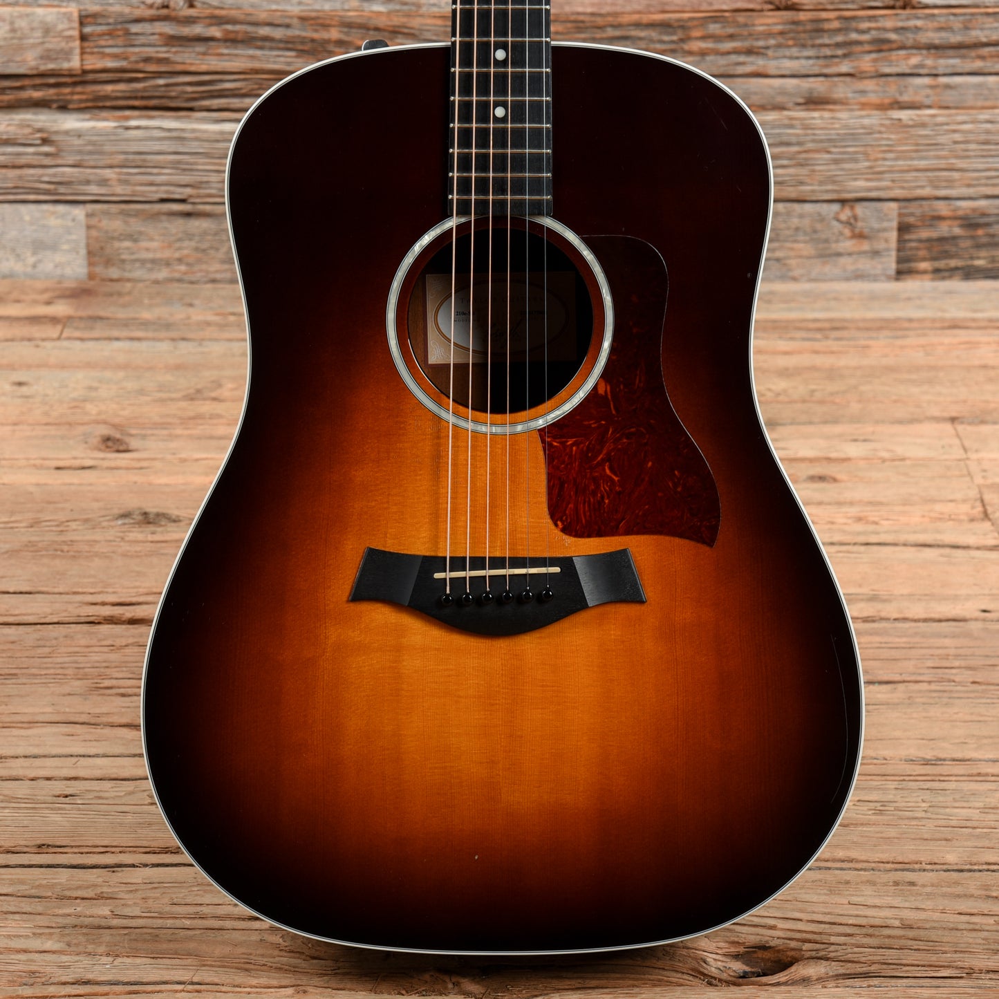 Taylor 210e-SB Sunburst 2015