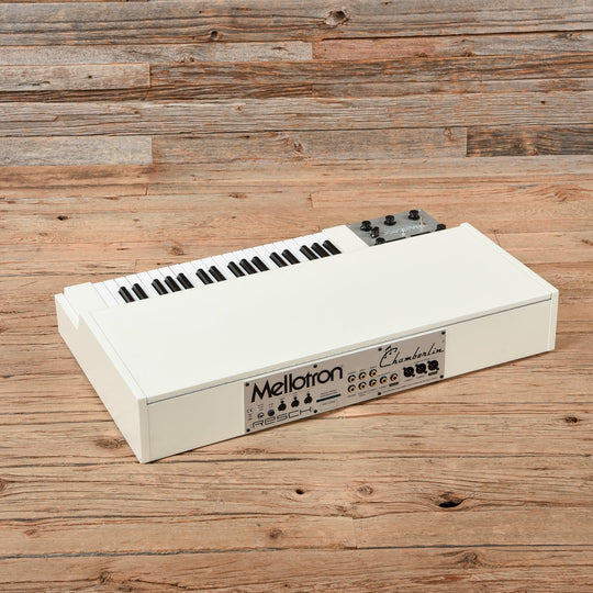 Mellotron M4000D Digital Mellotron Keyboards and Synths / Digital Pianos