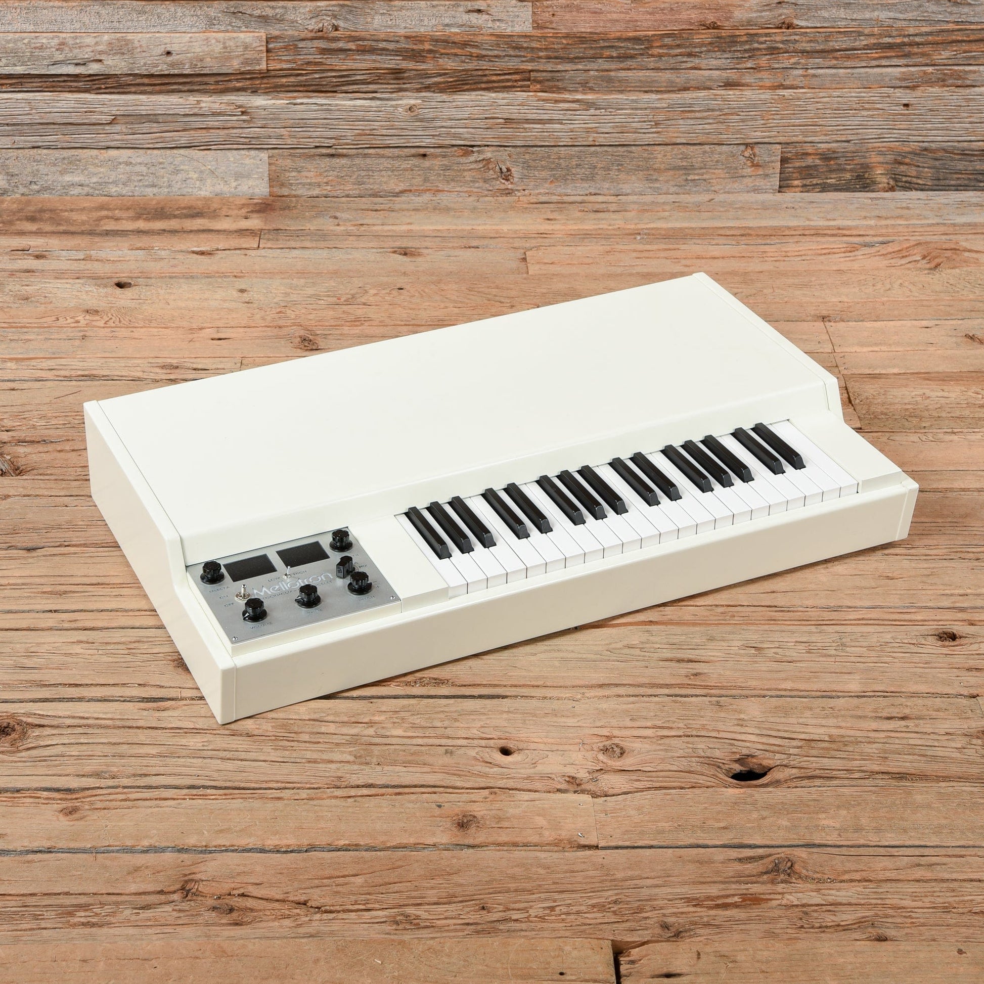 Mellotron M4000D Digital Mellotron Keyboards and Synths / Digital Pianos