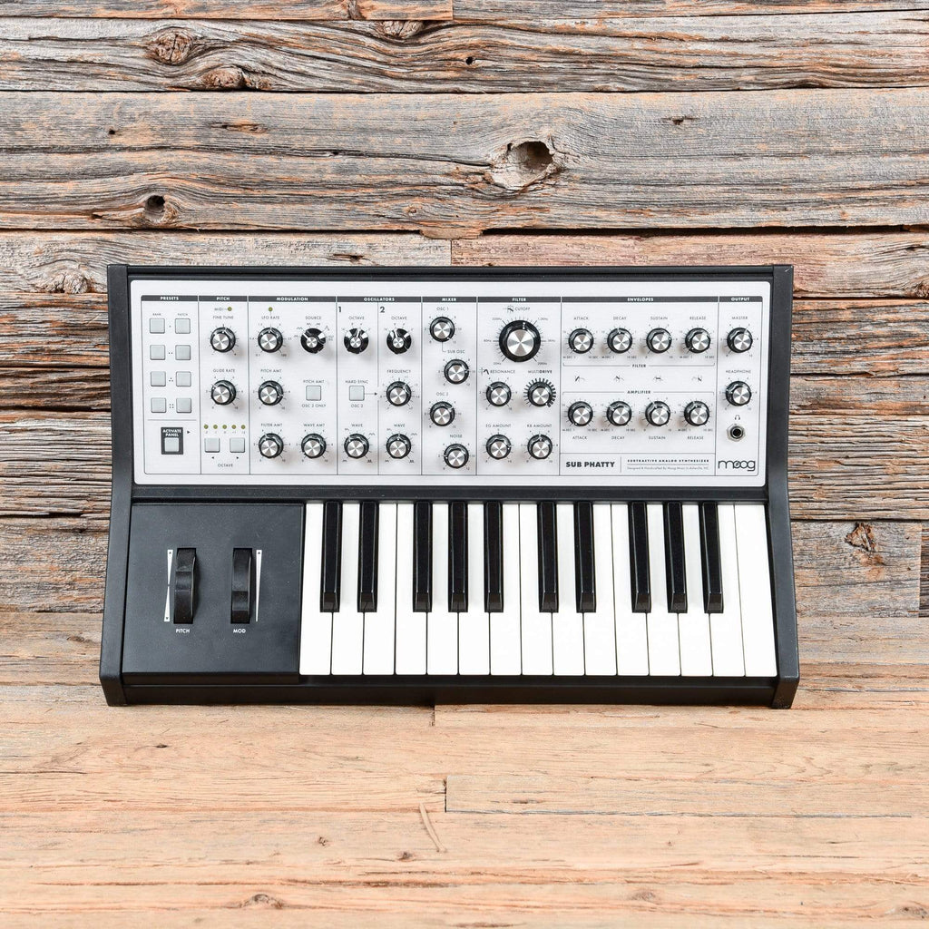 Moog Sub Phatty – Chicago Music Exchange