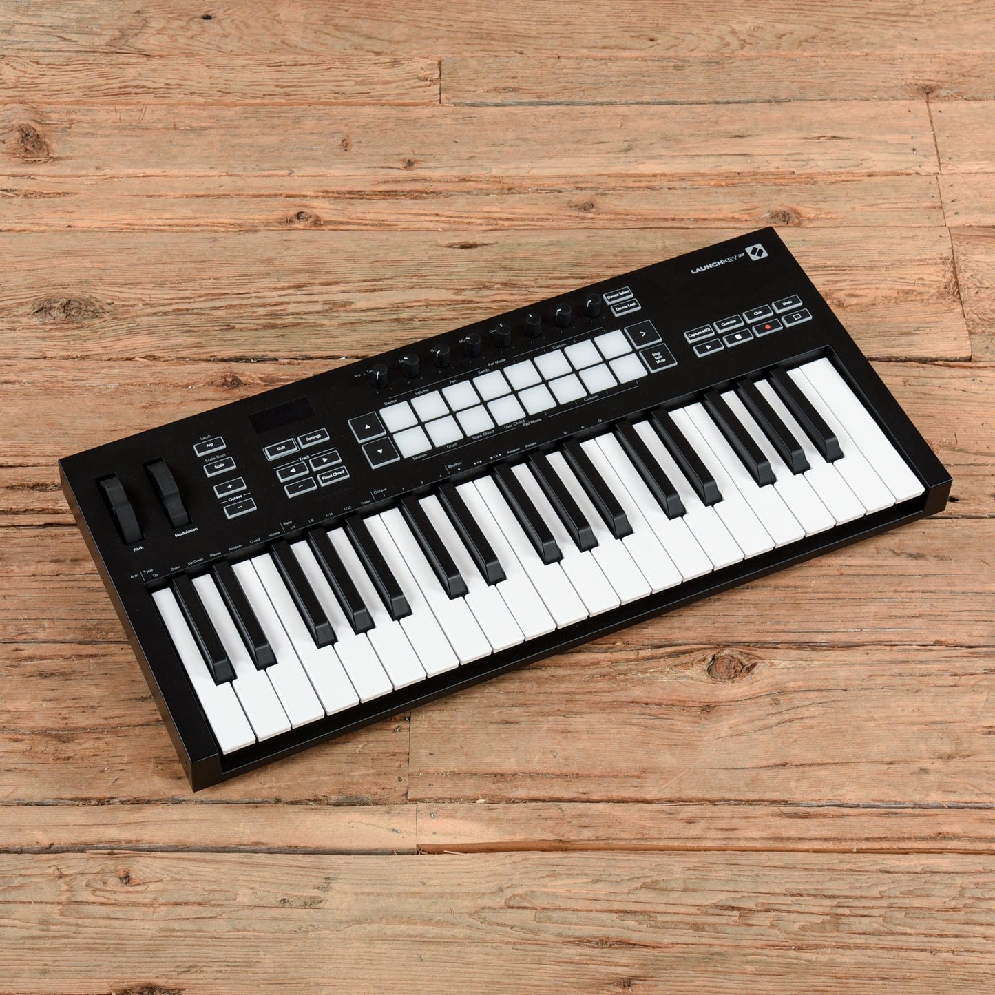 Novation Launchkey 37 Keyboard Controller USED Keyboards and Synths / Controllers