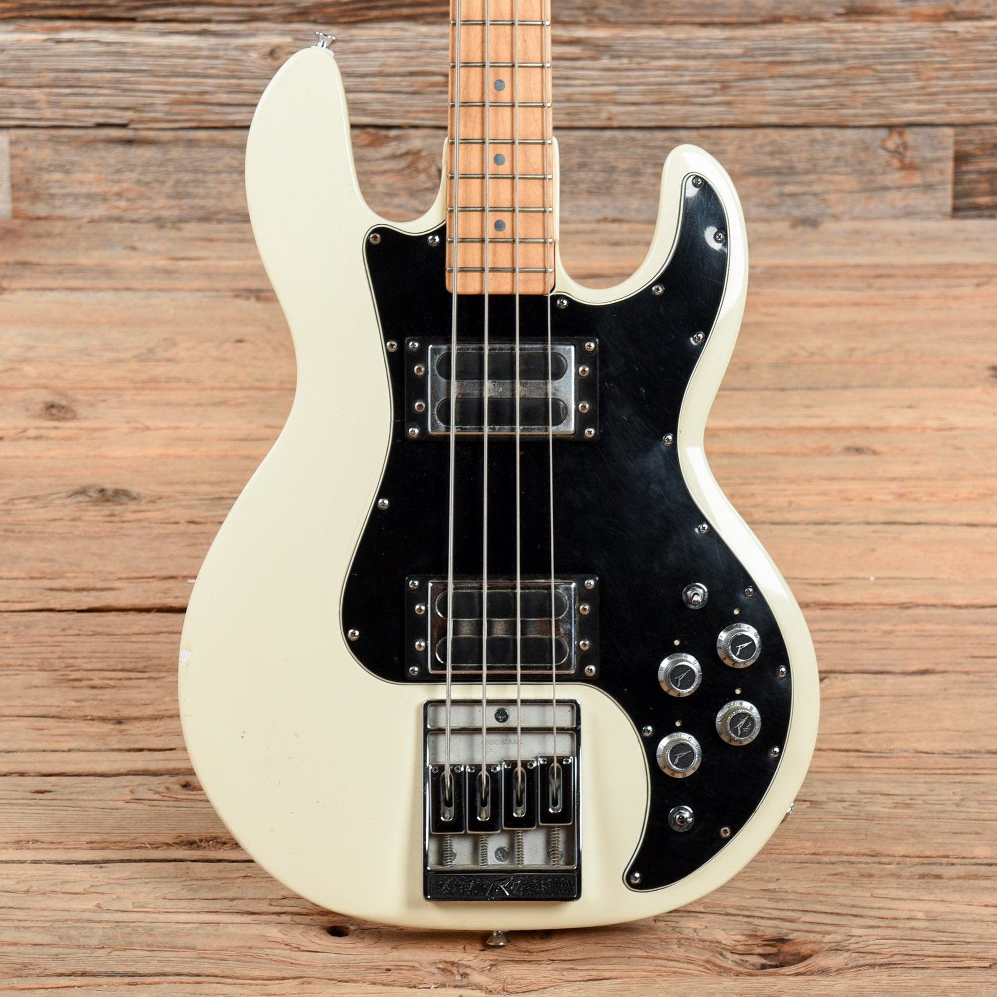 Peavey T-40 White 1981 Bass Guitars / 4-String