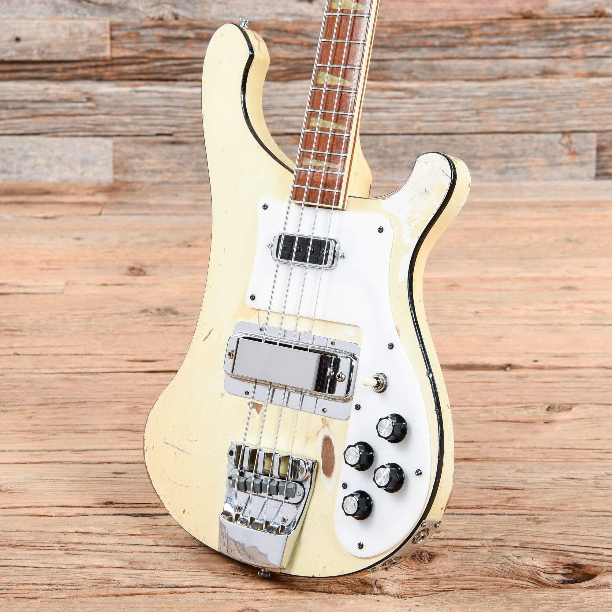 Rickenbacker 4001 White 1976 – Chicago Music Exchange