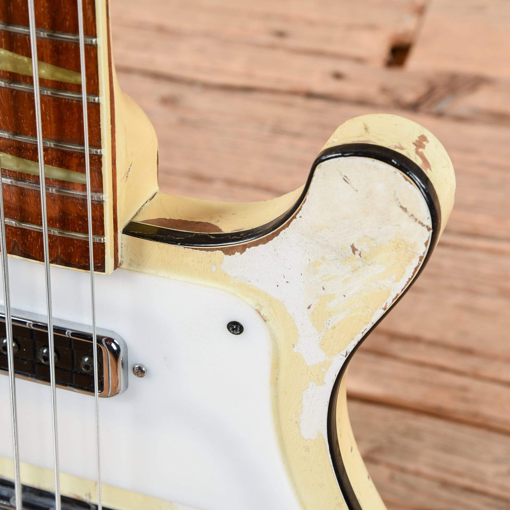 Rickenbacker 4001 White 1976 – Chicago Music Exchange