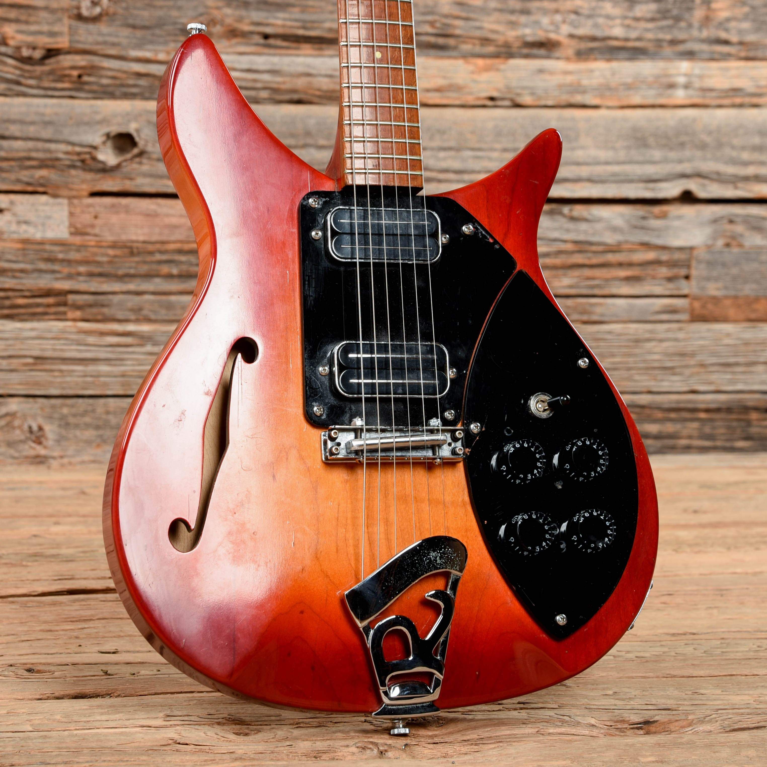 Rickenbacker 325 Sunburst 1981 Electric Guitars / Semi-Hollow