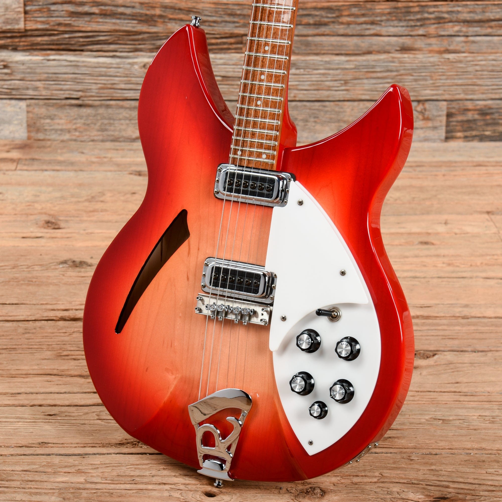 Rickenbacker 330 Fireglo 2017 Electric Guitars / Semi-Hollow