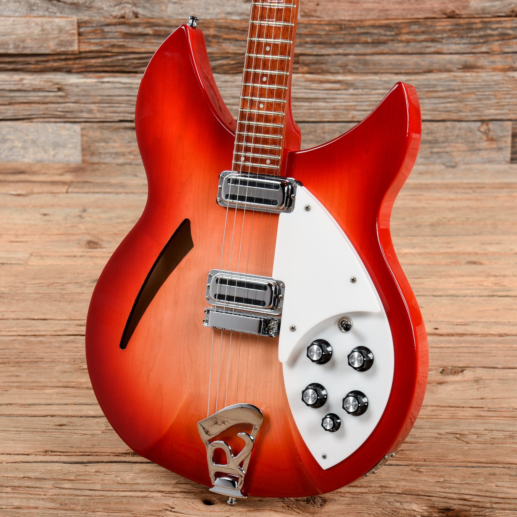 Rickenbacker 330 Fireglo 2018 Electric Guitars / Semi-Hollow