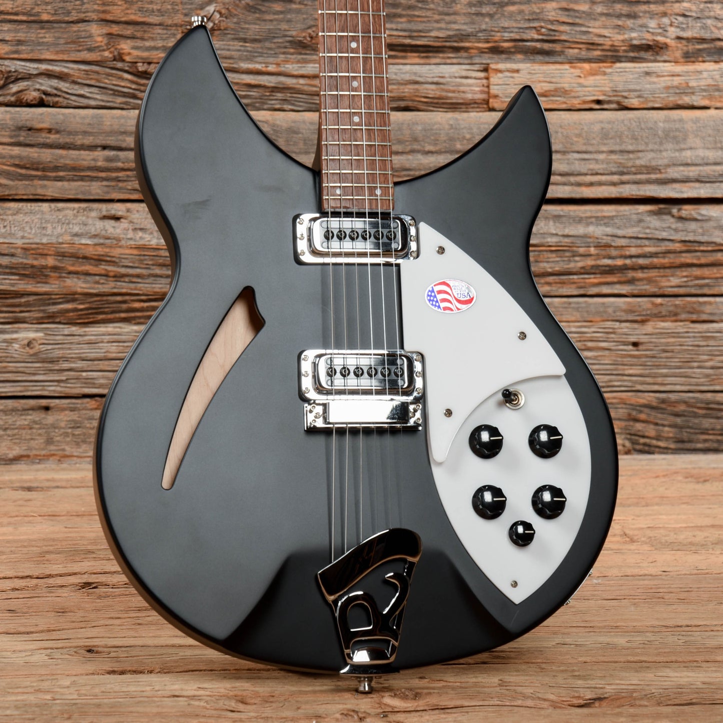 Rickenbacker 330 Matte Black 2022 Electric Guitars / Semi-Hollow