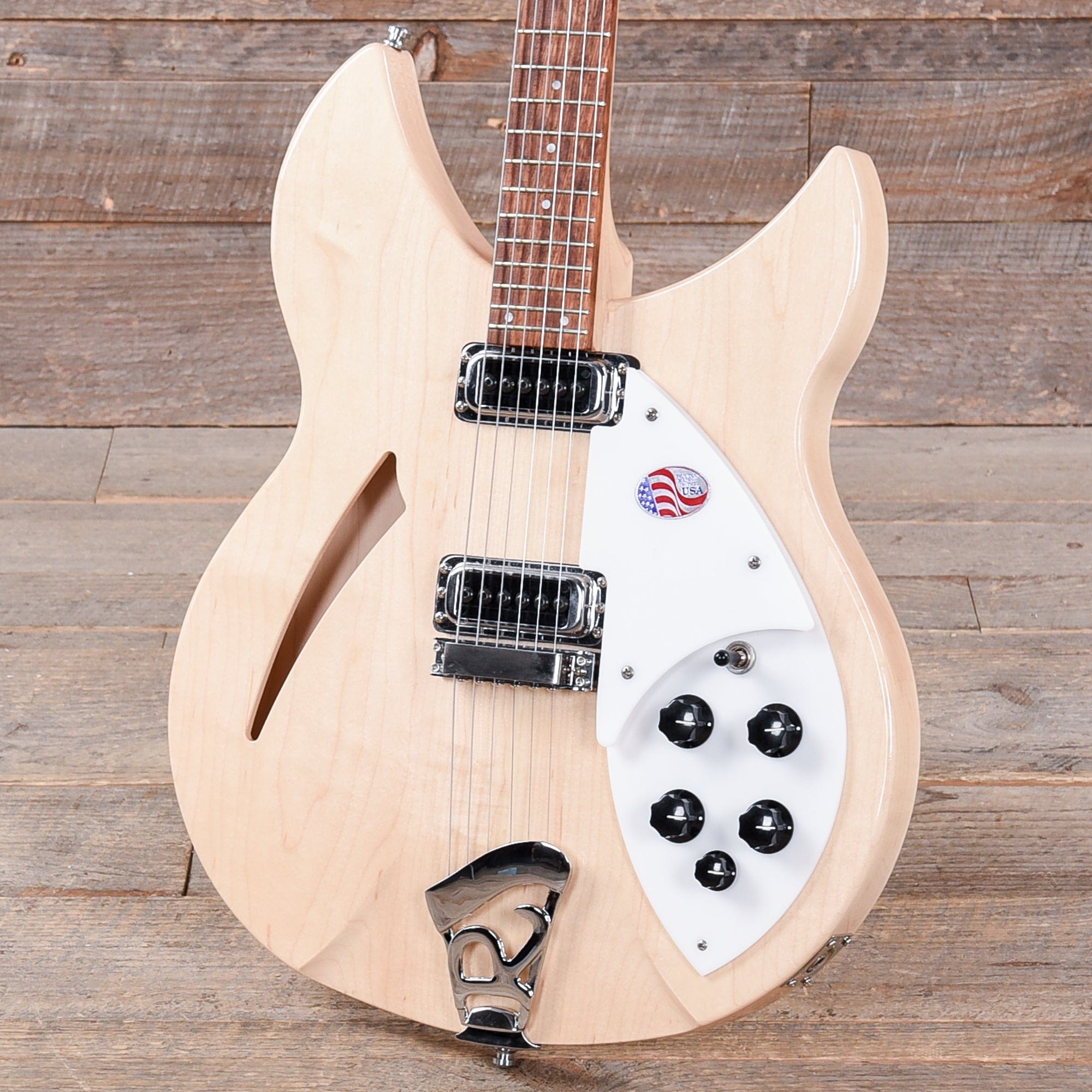 Rickenbacker 330 Mapleglo Electric Guitars / Solid Body