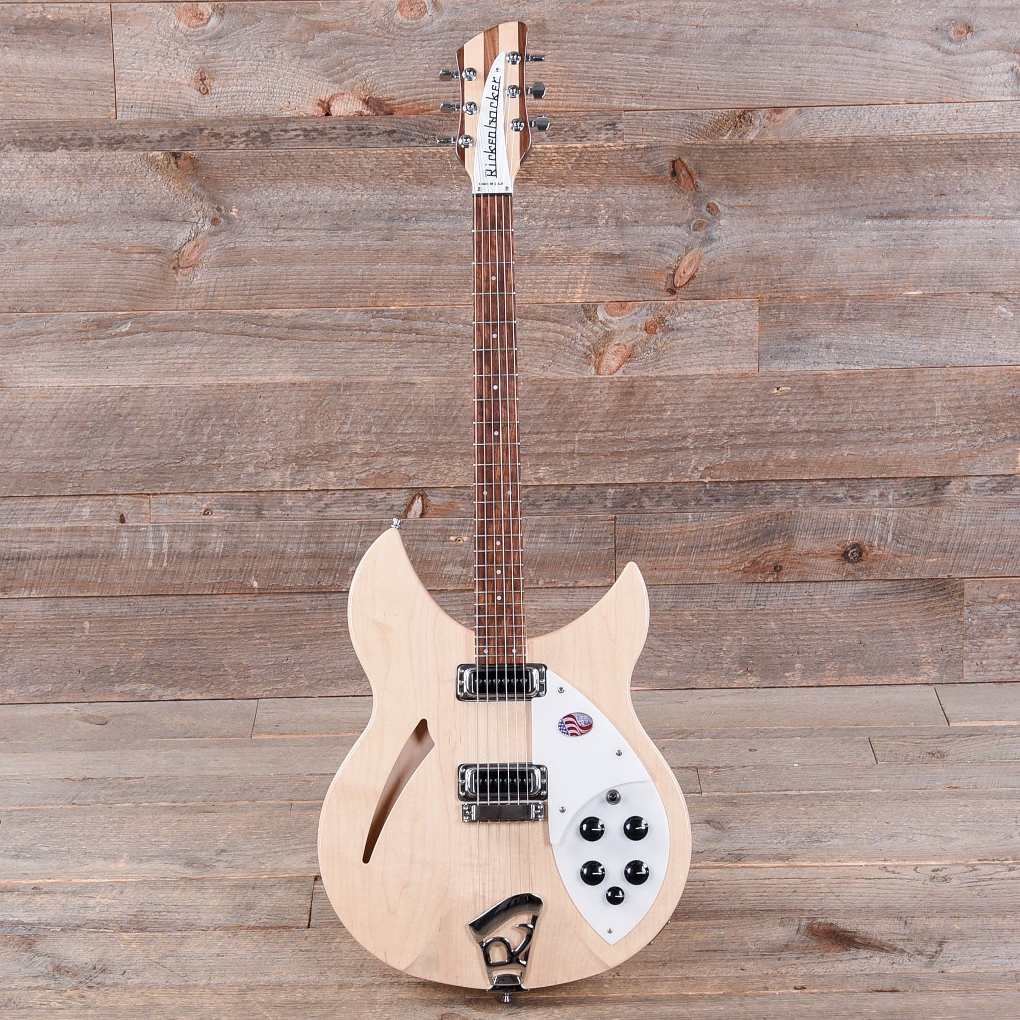 Rickenbacker 330 Mapleglo Electric Guitars / Solid Body