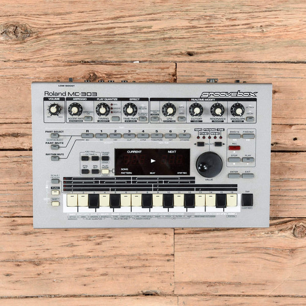 Roland MC-303 Groovebox – Chicago Music Exchange