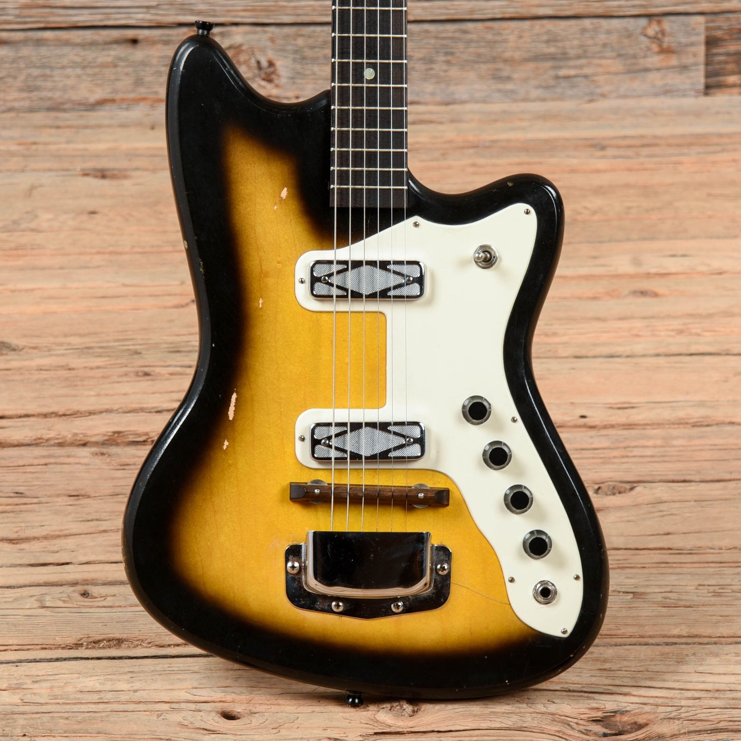 Silvertone Bobkat Sunburst 1960s Electric Guitars / Solid Body