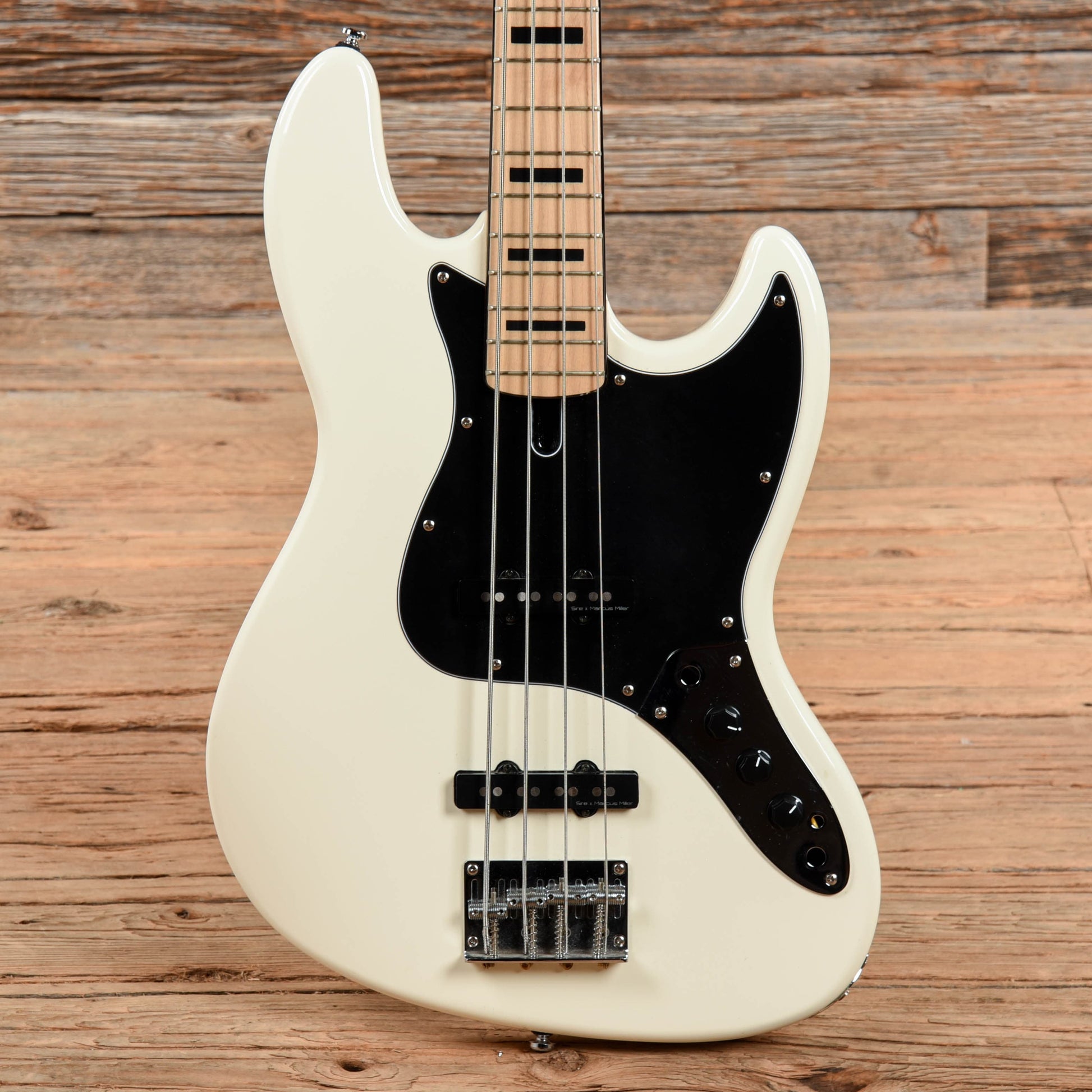 Sire Marcus Miller V7 White Bass Guitars / 4-String