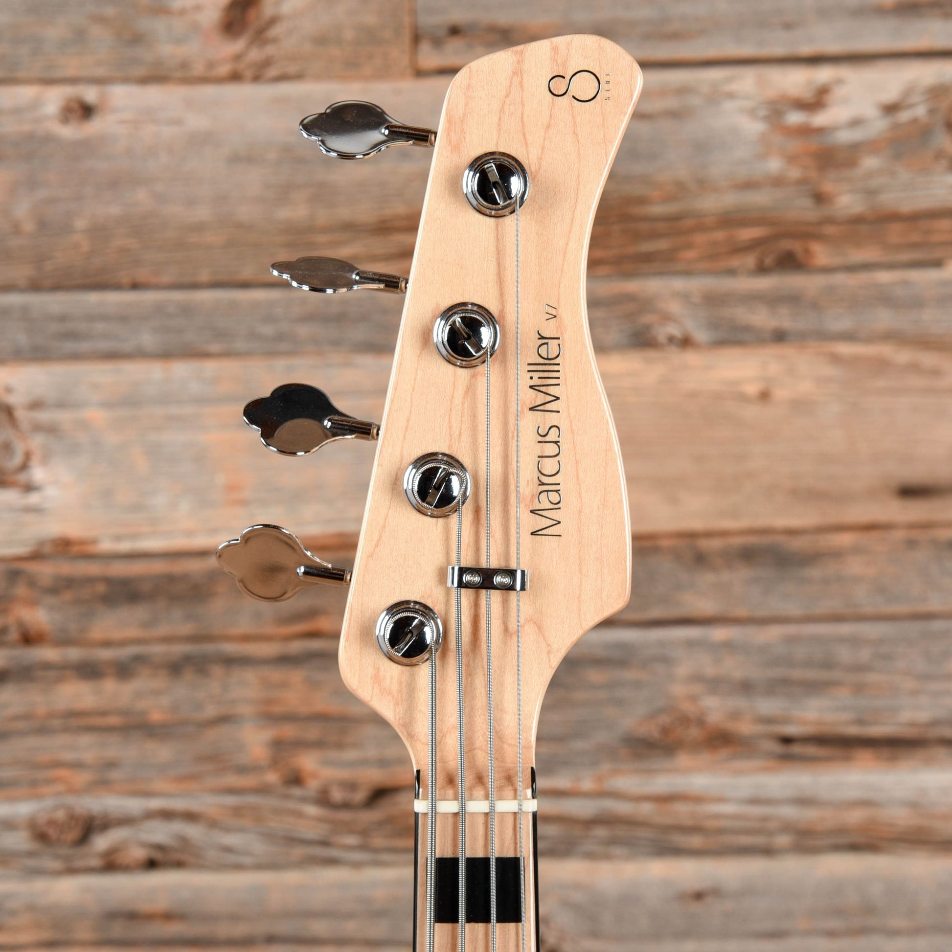 Sire Marcus Miller V7 White Bass Guitars / 4-String