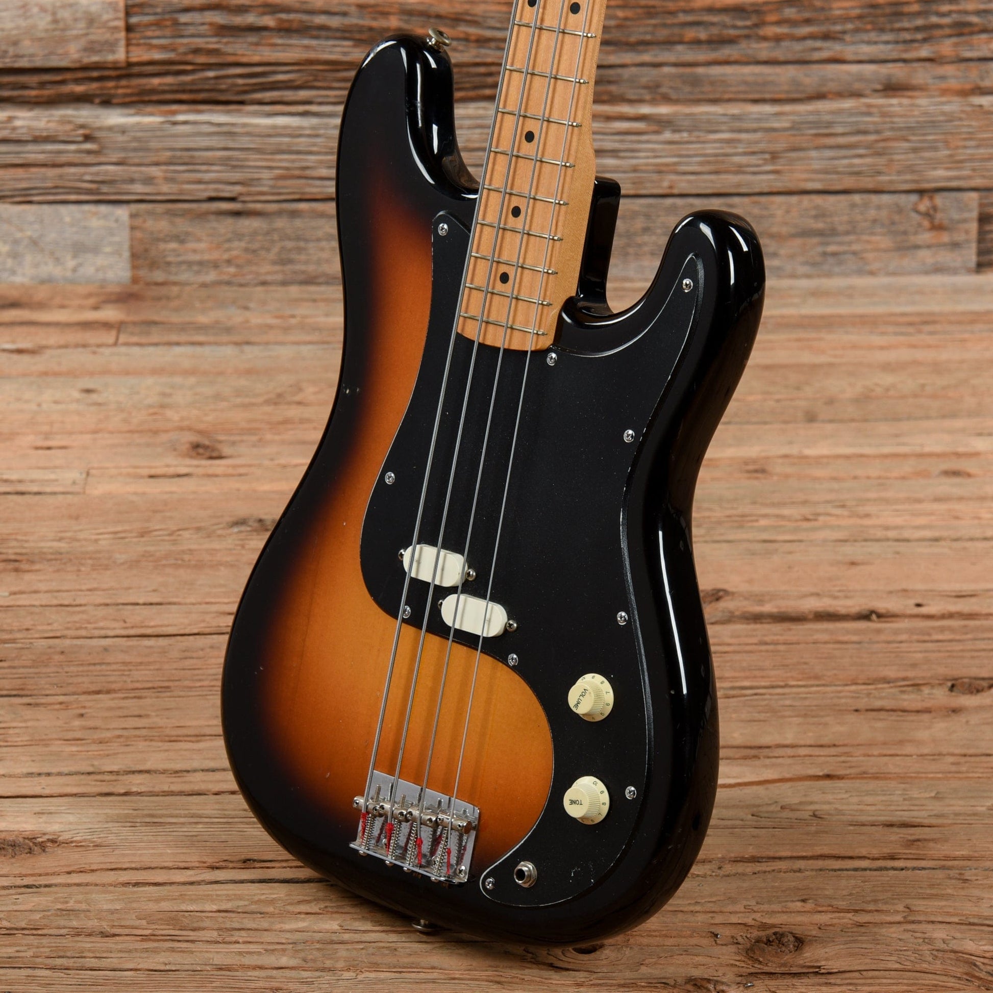 Squier Bullet Bass Sunburst 1984 Bass Guitars / 4-String