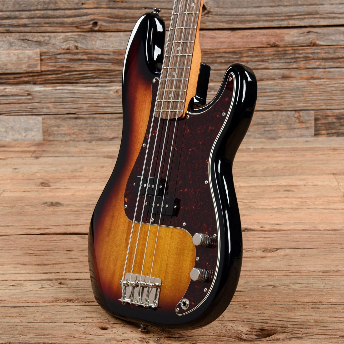 Squier Classic Vibe '60s Precision Bass Sunburst Bass Guitars / 5-String or More