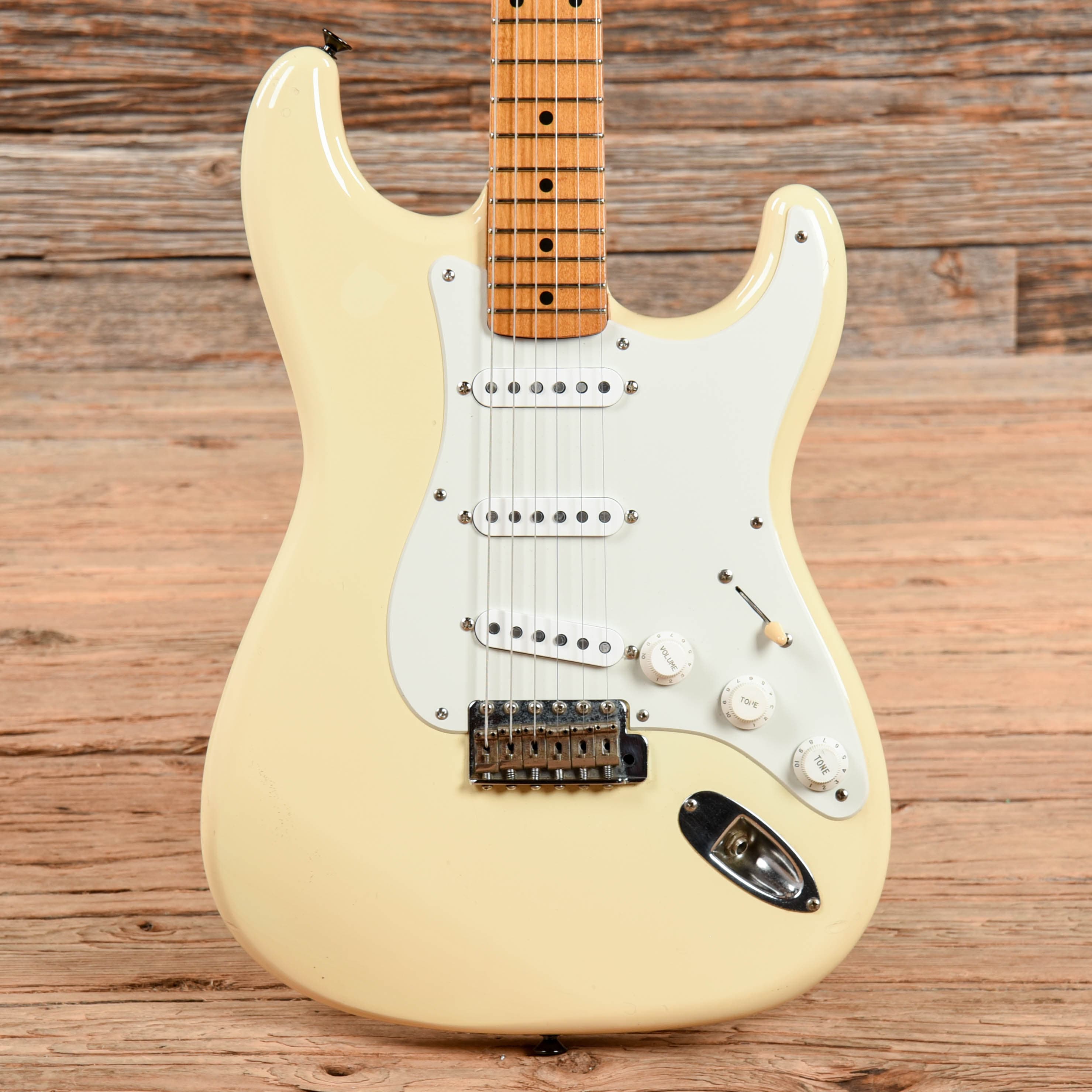 Squier Standard Stratocaster Arctic White 1980s – Chicago Music