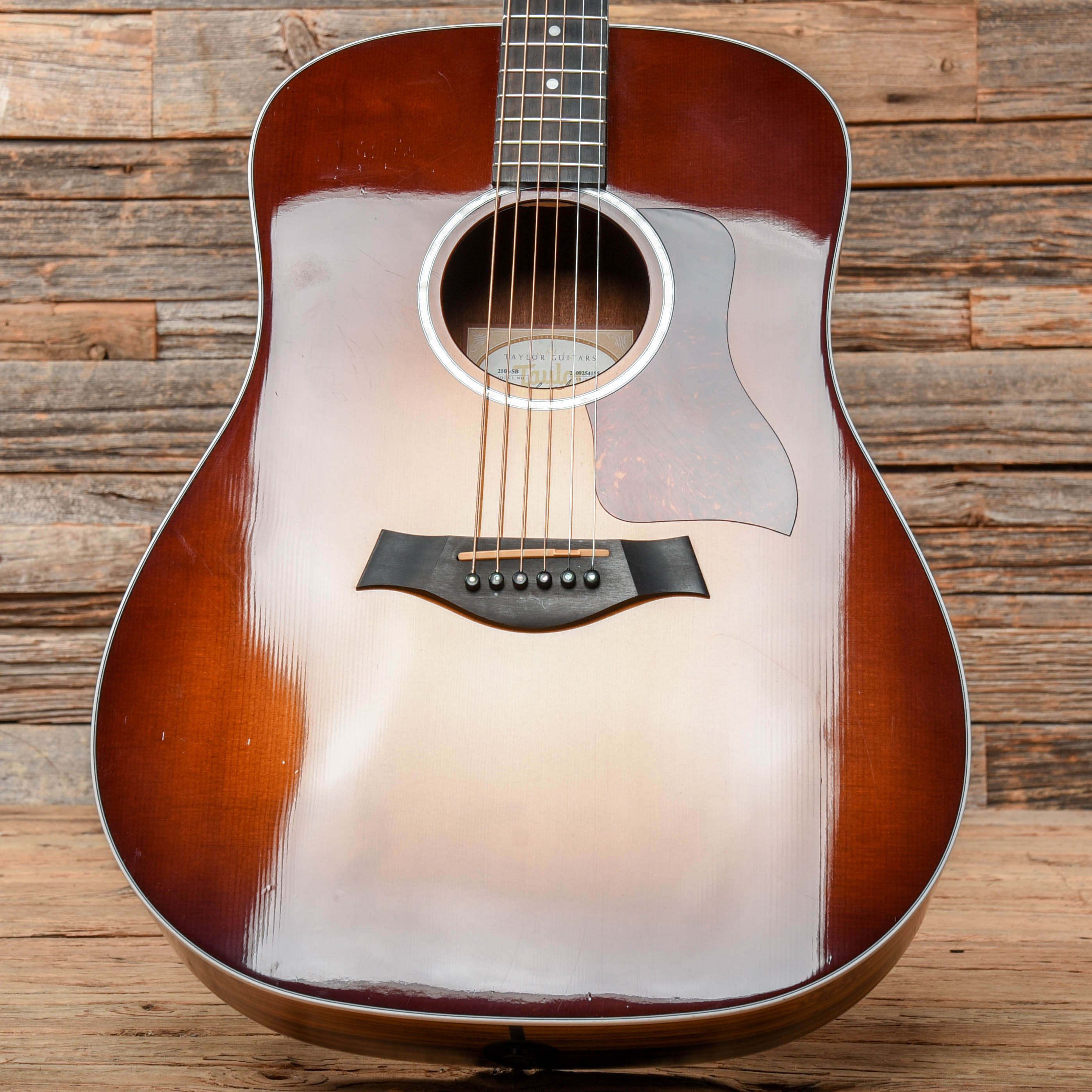 Taylor 210e-SB DLX Sunburst 2014 – Chicago Music Exchange