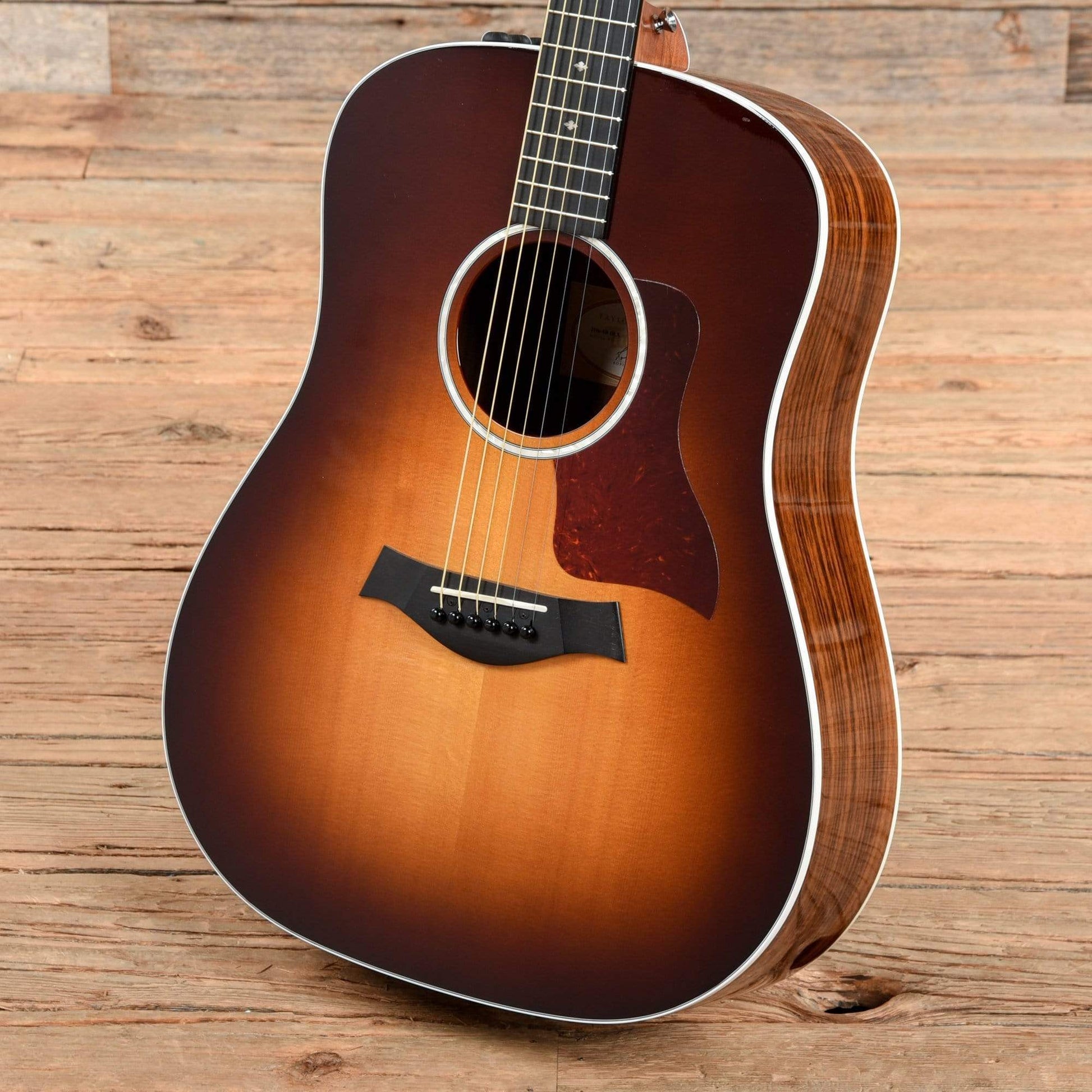 Taylor 210e-SB DLX Sunburst 2015 Acoustic Guitars / Dreadnought