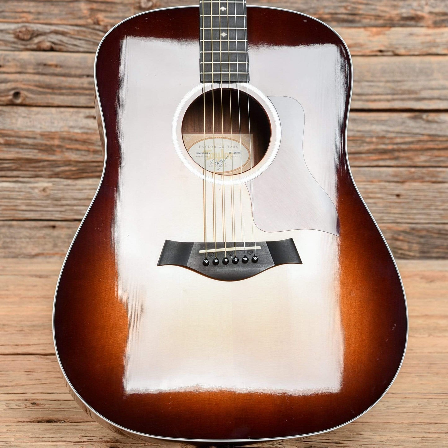 Taylor 210e-SB DLX Sunburst 2015 Acoustic Guitars / Dreadnought