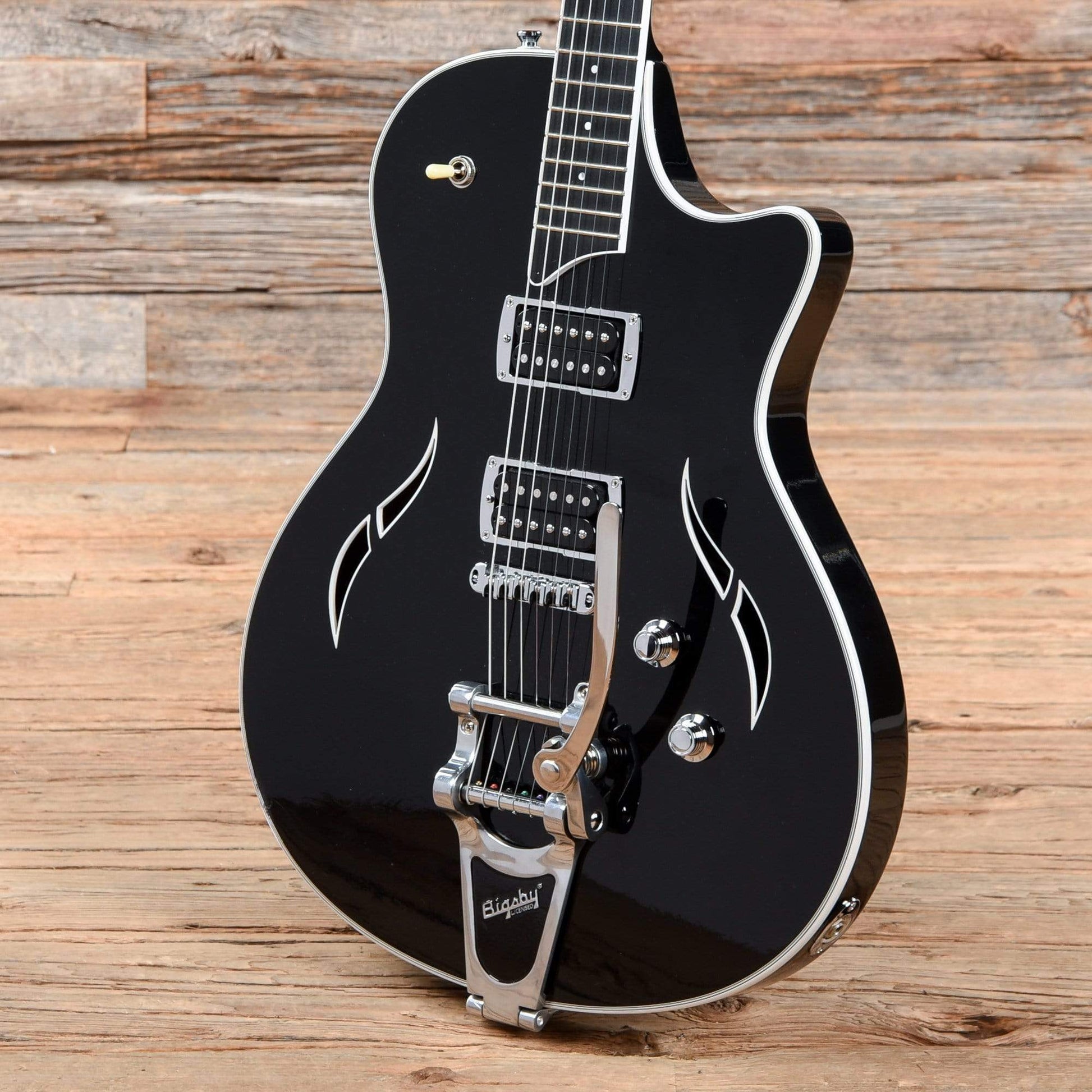 Taylor T3/B Black 2010 Electric Guitars / Semi-Hollow