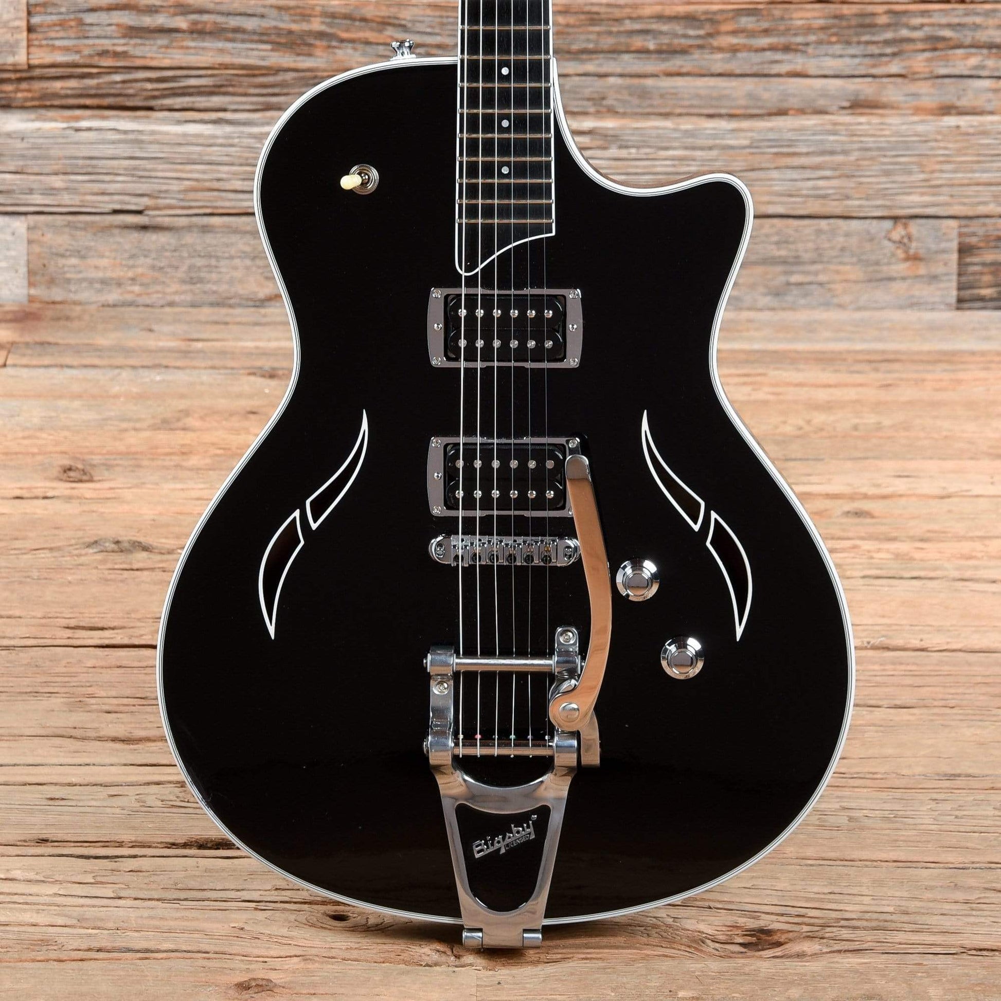 Taylor T3/B Black 2010 Electric Guitars / Semi-Hollow