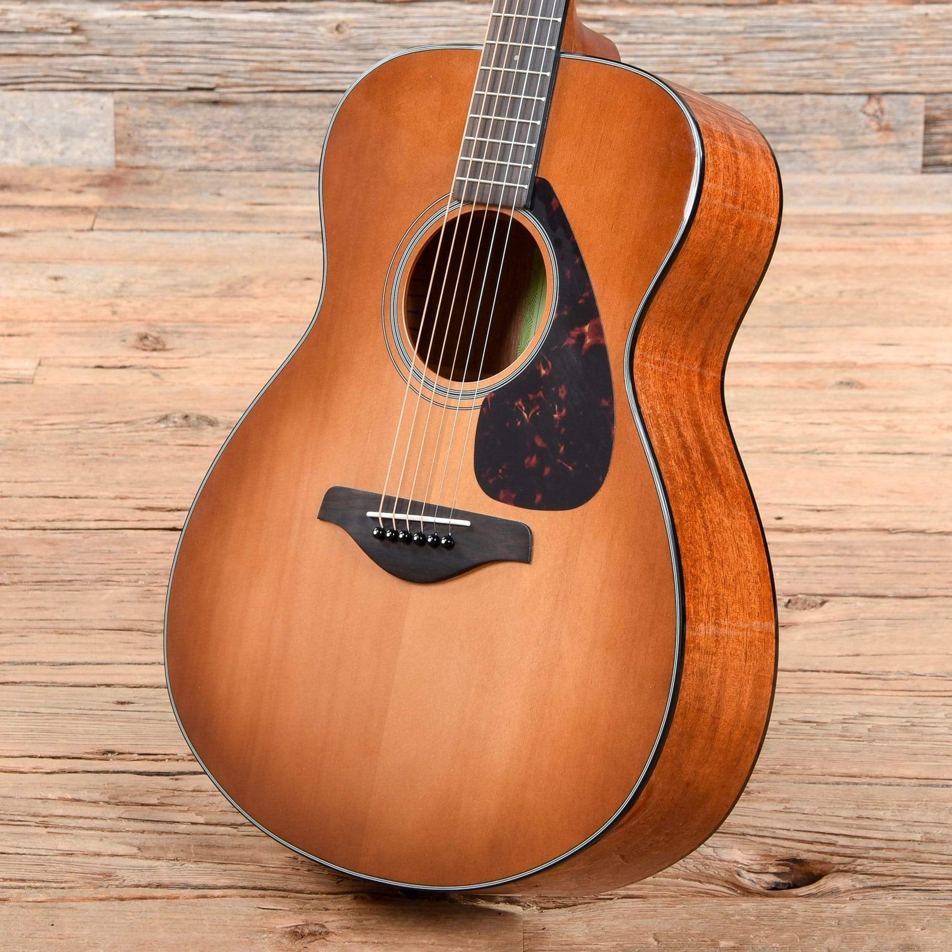 Yamaha FS800 Sand Burst Acoustic Guitars / Concert