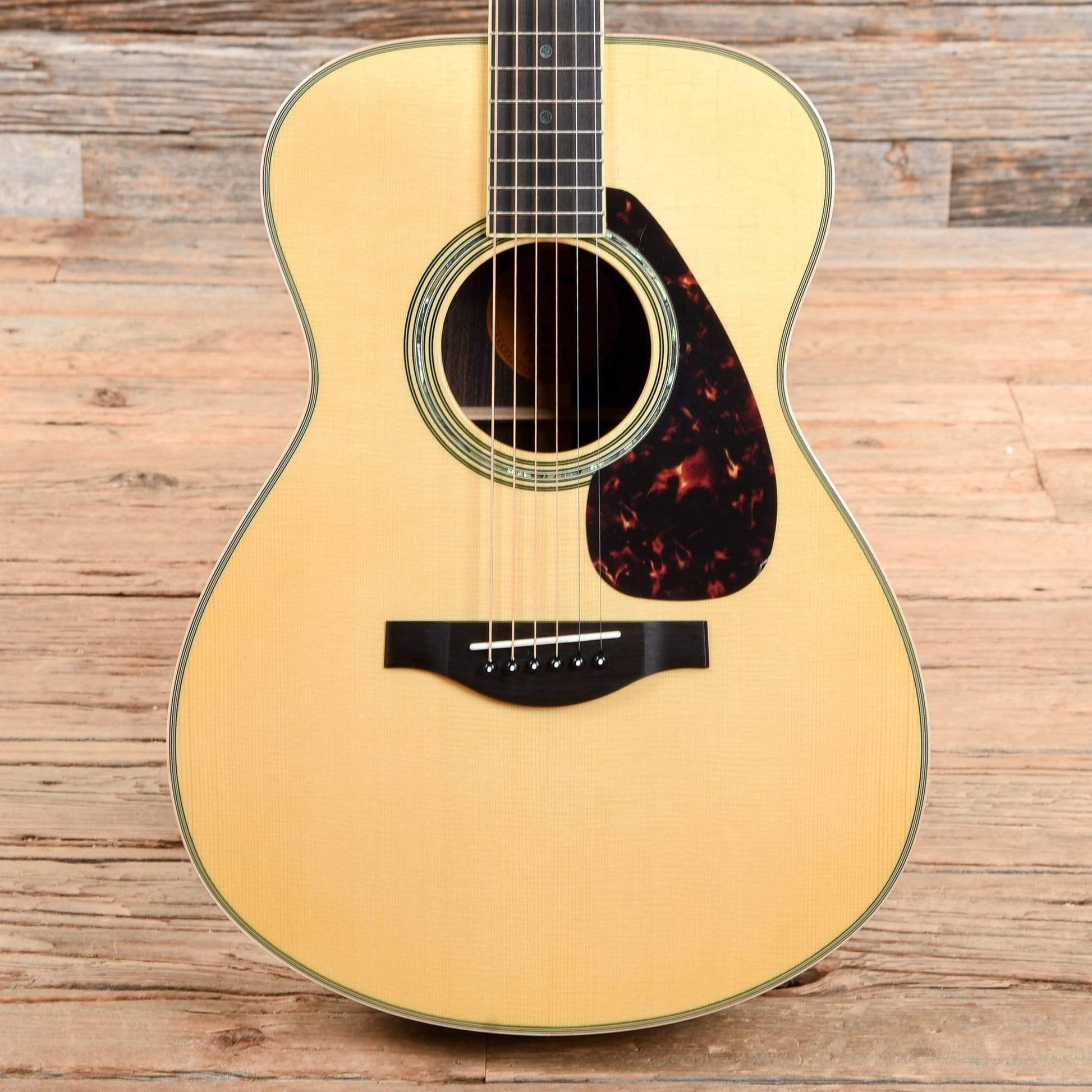 Yamaha LS16 Natural Acoustic Guitars / Concert